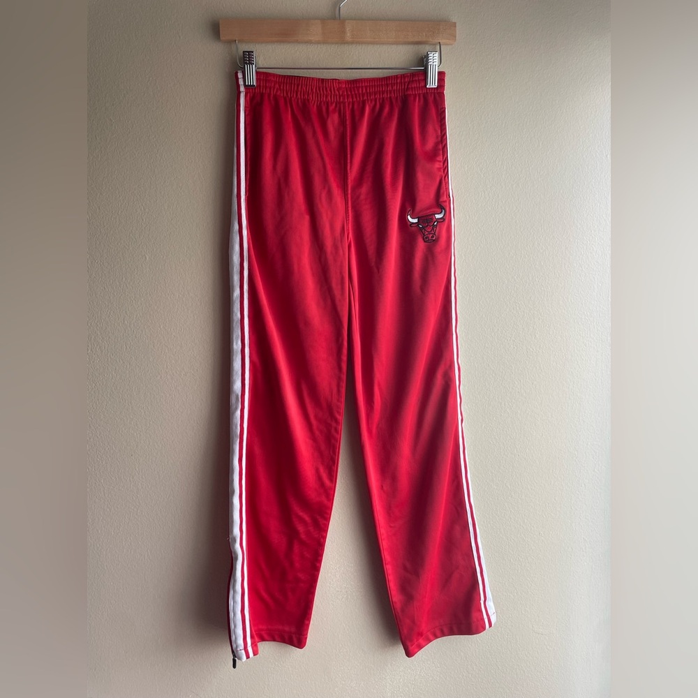 Chicago Bulls Kids Red Athletic Set 2 Top Button Size Medium - Picture 6 of 13